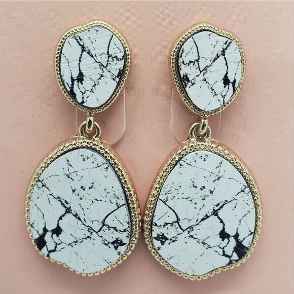 NWT Bonaluna White, Black, & Gold Dangling Earrings - Picture 5 of 6